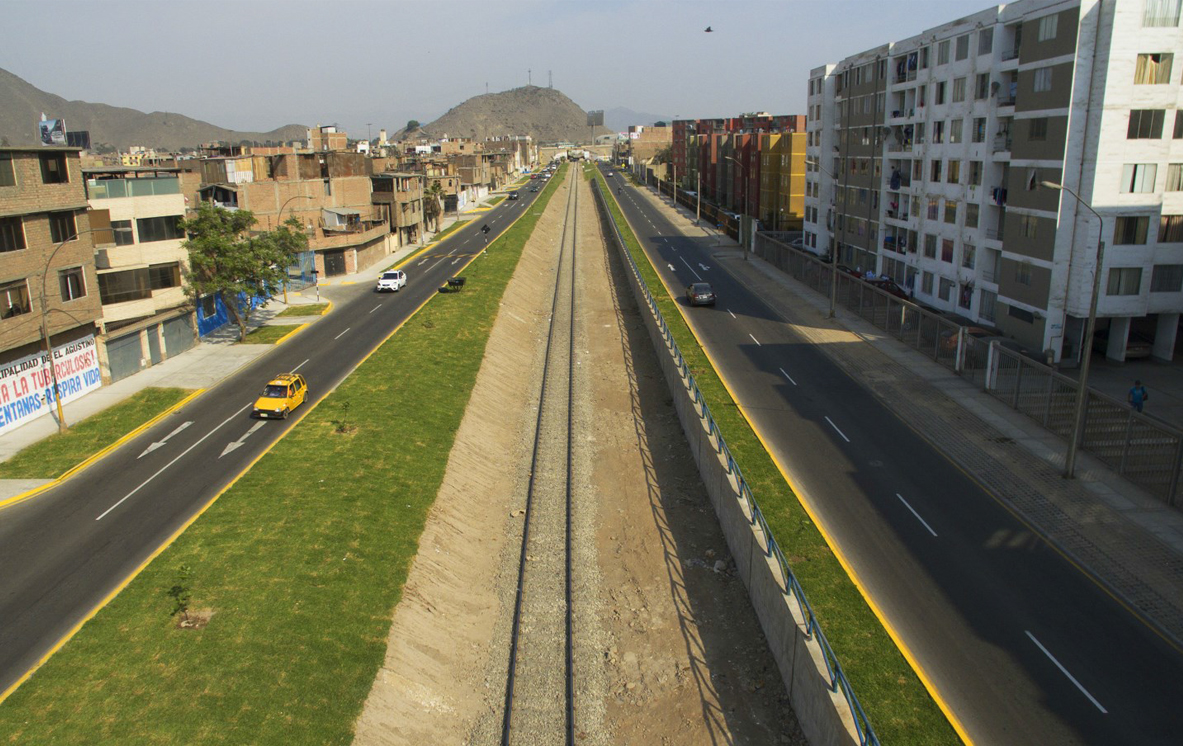 Mejora de las vías de transito vehicular y peatonal en la av. Ferrocarril, tramo av. Placido Jimenez a la av. Primero de Mayo gallery