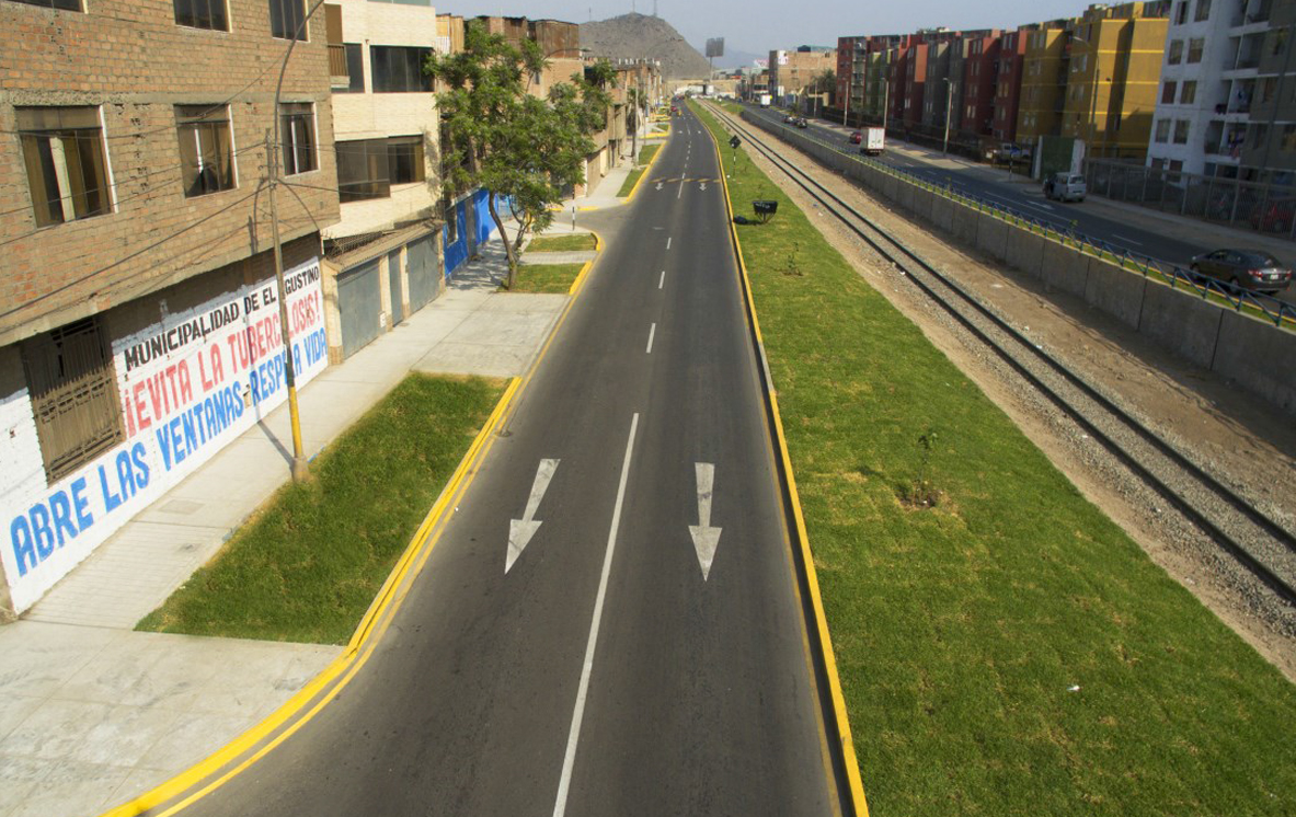 Mejora de las vías de transito vehicular y peatonal en la av. Ferrocarril, tramo av. Placido Jimenez a la av. Primero de Mayo gallery